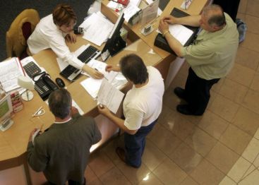 Veste buna: unele banci anunta reduceri de dobanzi la creditele in euro