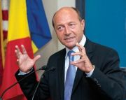 Basescu: Daca anul viitor mai luam un credit de la FMI pentru consum, ne vom distruge viitorul!