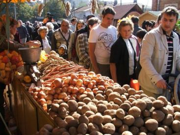 Falsii producatori agricoli ne scumpesc legumele si fructele in nesimtire! VIDEO!