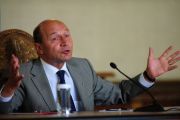 Basescu: 74.000 de concedieri nu sunt suficiente