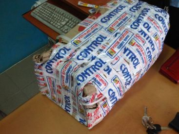 Cum se imbogatesc curierii de pe urma crizei romanilor din strainatate! VIDEO!