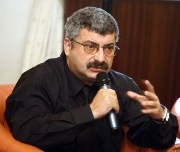 Prigoana nu le are cu cele sfinte: vrea sa-i lase pe preoti fara salariu! VIDEO