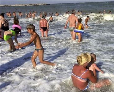 Forfota mare: 200.000 de turisti pe litoral, Neptun in topul preferintelor. VIDEO