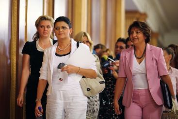 Angajatii din ministere fac pariuri cat o sa reziste noii lor sefi in functie. VIDEO