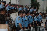 NU sunt bancuri! Aveti grija sa nu va impiedicati in timpul mersului si alte sfaturi pentru politisti
