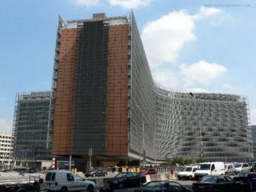 Comisia Europeana cauta angajati romani. Salariul: 5.000 de euro pe luna. VIDEO