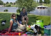 Cum atrag britanicii bani la buget: taxeaza picnicul in parc si ridica mai rar gunoiul