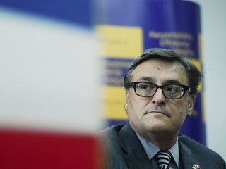 Ambasadorul Frantei, pasionat de masinile frantuzesti, inclusiv de hellip; Dacia!