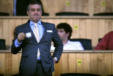 Becali si Copos se razboiesc prin tribunale! Motivul? Masa si cazarea de Revelion! VIDEO