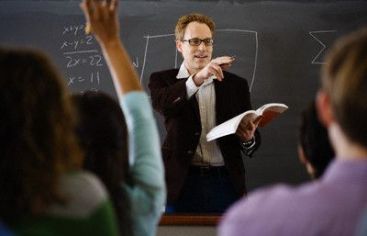 Profesorii isi iau al doilea job. Dupa ore se transforma in ciobani sau bone