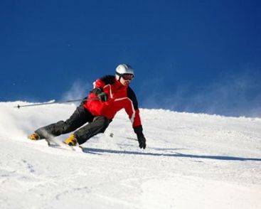 Romanii cu bani pleaca in vacanta cu tot cu instructor de ski! Video!