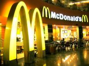 McDonald s trebuie sa plateasca unui fost manager 17.500 dolari. El acuza firma ca l-a ingrasat cu 30 de kilograme!