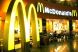 
	McDonald&#39;s trebuie sa plateasca unui fost manager 17.500 dolari. El acuza firma ca l-a &quot;ingrasat&#39; cu 30 de kilograme!
