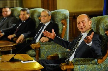 Basescu a prezentat FMI idei noi de reducere a deficitului, gasite gratie creativitatii Guvernului ! VIDEO