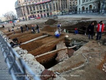 Lucrarile parcarii de la Universitate, blocate de ruine