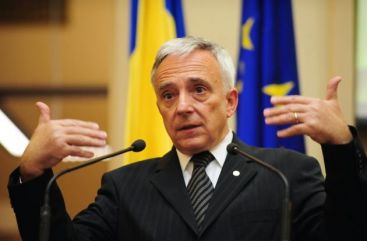 Isarescu: Romanii si-au cumparat in trei ani masini vechi si noi de 17 miliarde de euro!