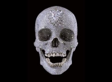 Un craniu uman incrustat cu diamante, evaluat la 80 de milioane de dolari