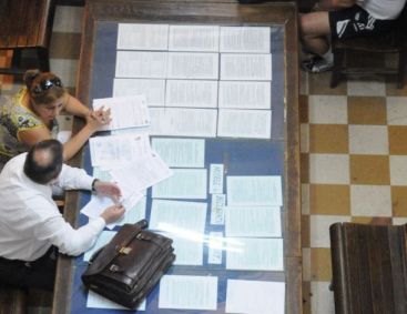 Deputatii au decis: OUG 50 se va aplica doar creditelor noi!