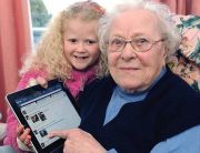 Cea mai in varsta utilizatoare Facebook are 103 ani! Si navigheaza in retea de pe hellip;iPad!