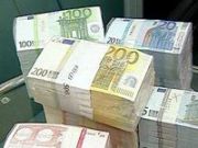Bancherii castiga 90 de milioane de euro pe an obligand clientii sa-si achite ratele la cursul lor si nu la cel al BNR