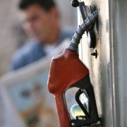Cresterea accizelor mai scumpeste benzina cu 5 bani. Carburantii risca sa treaca de 6 lei/litru!