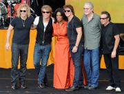 Cati bani au facut vedetele in 2010? Oprah Winfrey, Bon Jovi si AC/DC conduc in topuri!