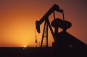 Pretul petrolului a depasit 92 dolari/baril, recordul ultimilor doi ani