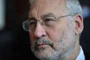 Stiglitz: Daca Europa subrezeste si mai mult, euro ar putea disparea