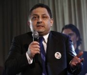 Vanghelie s-a dus la Washington ca sa aduca investitorii americani la Bucuresti