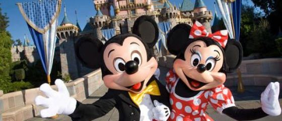 Ai vrea sa lucrezi la Disneyland? Zeci de romani au fost angajati! VIDEO