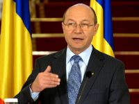 
	Basescu, intrebat despre arestarea vamesilor de la Siret: Nu vreti sa raspund pe la sfarsitul lunii?
