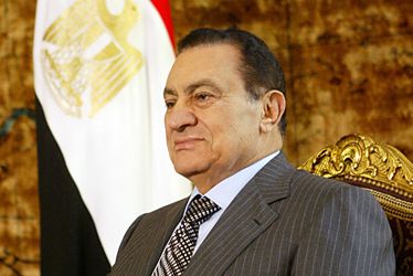 Ce face un dictator incoltit? Hosni Mubarak promite cresterea salariilor si pensiilor!