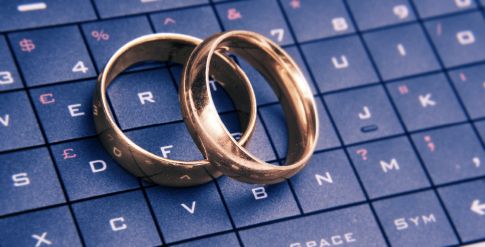 Studiu Microsoft: 7% dintre internautii romani au cerut pe cineva in casatorie prin e-mail!