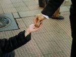 Mai vrei ajutor social? Trebuie sa ai copiii premianti si sa-ti cauti de munca!