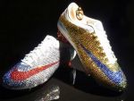 FOTO SENZATIE! Ce pusti e mai tare ca Messi si CR7: E singurul jucator din lume care are ghete cu cristale Swarovski!