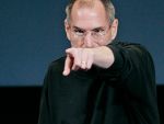 Actionarii Apple vor sa stie pe cine lasa sef Steve Jobs
