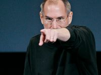 
	Actionarii Apple vor sa stie pe cine lasa sef Steve Jobs
