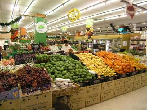 O treime din spatiul unui supermarket ar putea fi dedicata produselor romanesti