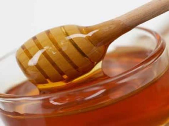 De ce s-a scumpit mierea sau cum am ajuns sa importam polen?