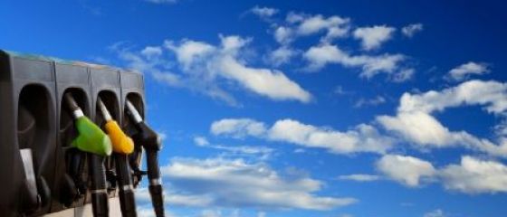 Benzina se apropie de pragul de 6 lei! Cel mai scump sortiment: 5,9 lei/litru! VIDEO