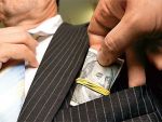 Peste 50% din romani spun ca au dat mita pentru un loc de munca! Tu ai da bani pentru un job?