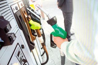 Scumpirea benzinei poate readuce recesiunea. Ce folos are Romania ca detine rezerve de petrol?