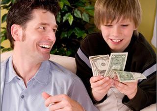 Opt sfaturi pentru a creste un copil cu bani putini