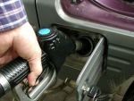 Ce solutii au gasit romanii ca sa plateasca mai putini bani pe benzina?