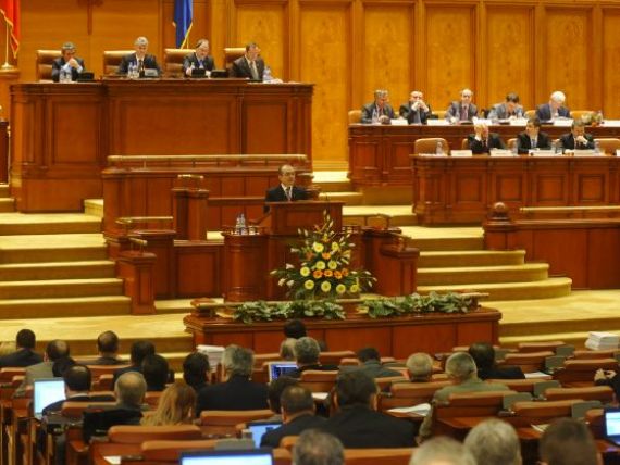 Opozitia a prezentat in Parlament motiunea de cenzura impotriva Codului Muncii
