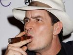 Somer nemultumit: Charlie Sheen cere 100 mil. dolari pentru concediere abuziva