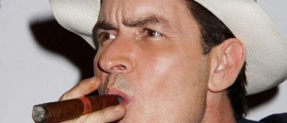 Somer nemultumit: Charlie Sheen cere 100 mil. dolari pentru concediere abuziva
