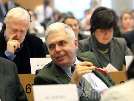 SCANDAL: Eurodeputatul Adrian Severin ar fi cerut 12.000 de euro pentru a face lobby pentru o lege