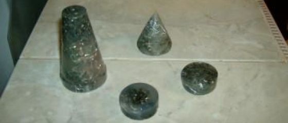 Cum fac romanii bani din necazul altora: vand aparate antiradiatii VIDEO