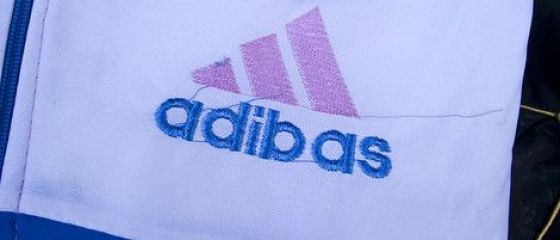 Hainele si accesoriile falsificate prind din ce in ce mai bine la romani